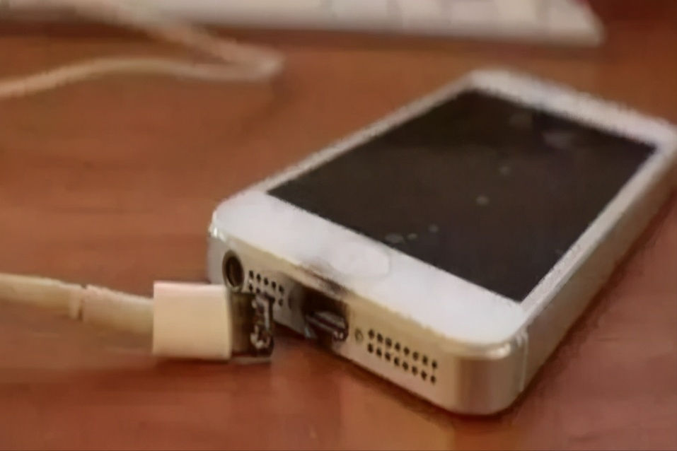 苹果充电器充不进电，你可以尝试这样做，或许有可能恢复