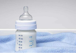 宝宝奶瓶怎么选？花爸带你了解市面上常见的奶瓶材质