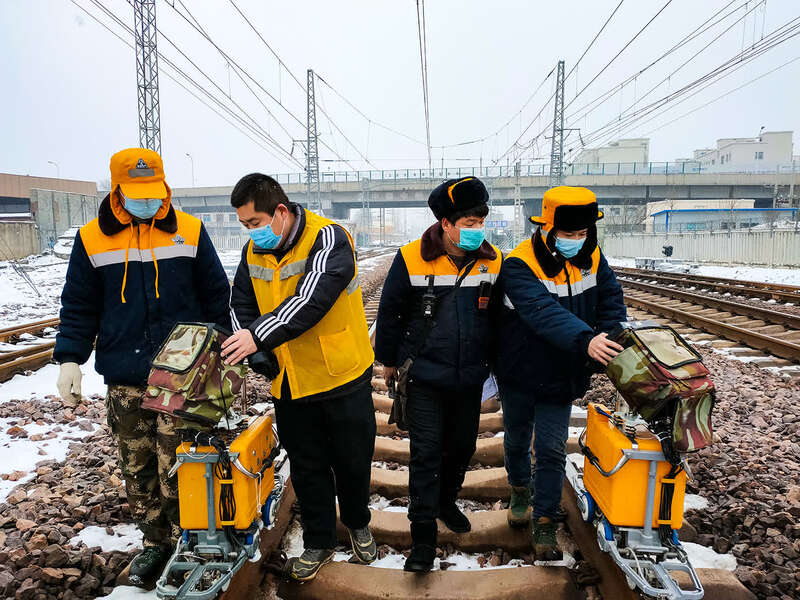 太行山深处的轨道“啄木鸟”